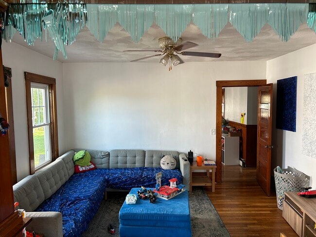 Mitad de sala de estar doble - 221 Market St