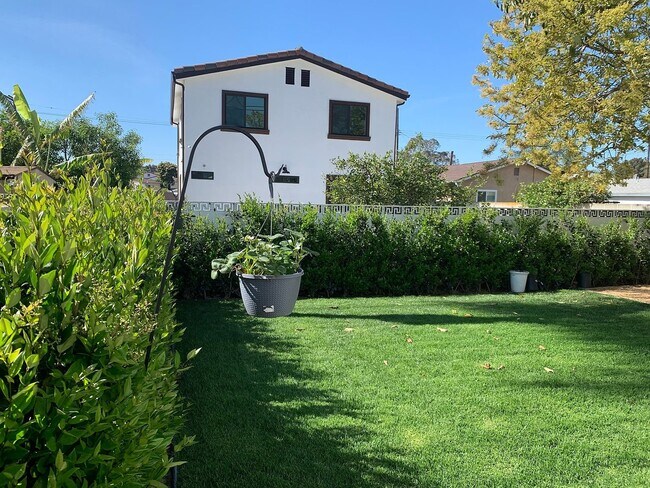 Building Photo - 256 W Lomita Blvd