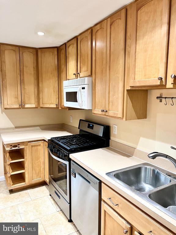 Foto del edificio - 5576 Hollins Ln