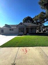 Building Photo - 696 E 9th St