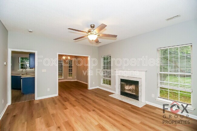 Foto del edificio - 16125 Farmall Dr