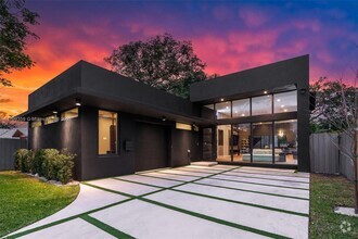 Building Photo - 400 NW 49th St