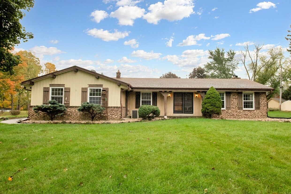 Building Photo - 3 Bedroom Single Family