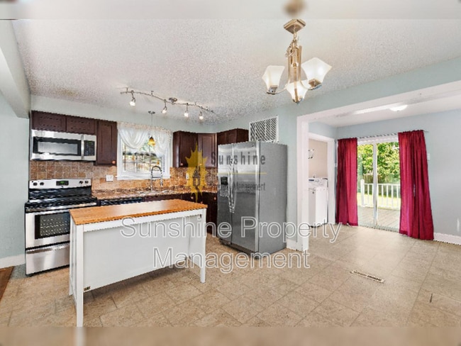 Building Photo - 5324 Ashby St