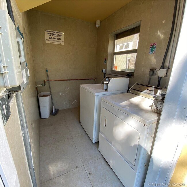 Building Photo - 2640 NE 8th Ave  18 Wilton Manors Fl 33334