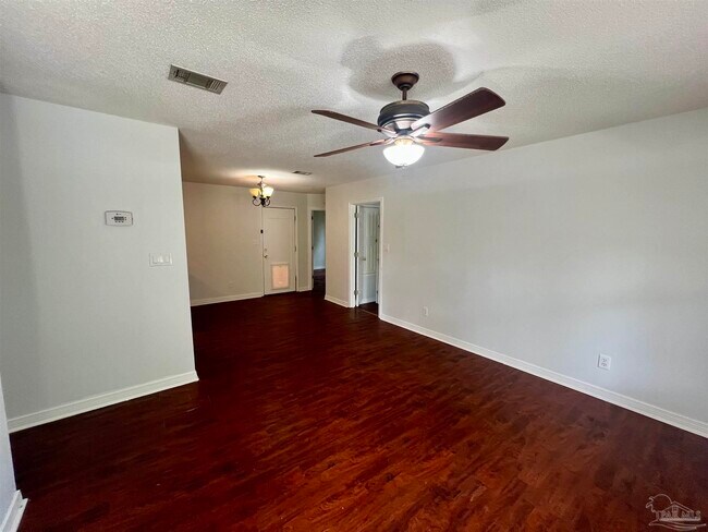 Foto del edificio - 6204 Silver Oak Dr