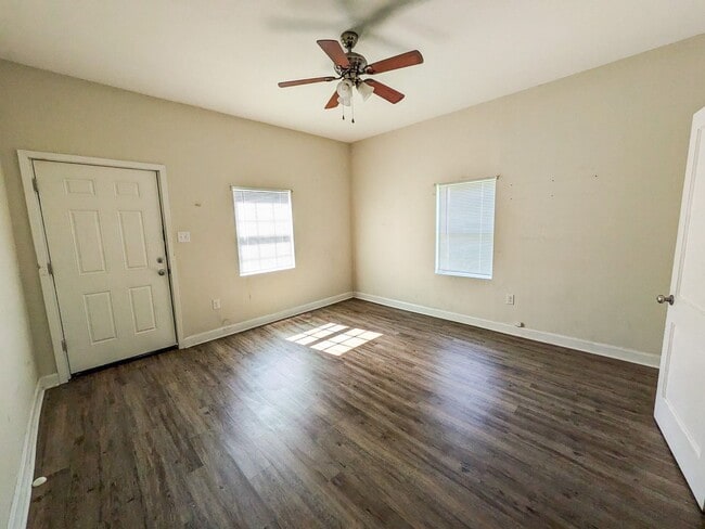 Foto del edificio - 1949-1949 8th St