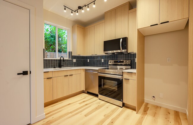 Building Photo - 4276 NE Going St