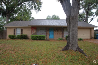 Building Photo - 305 Lakeview St