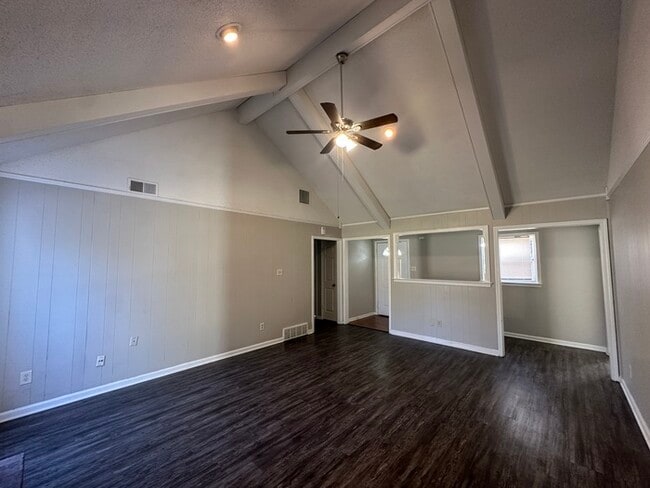 Building Photo - 2161 Oldfield Dr
