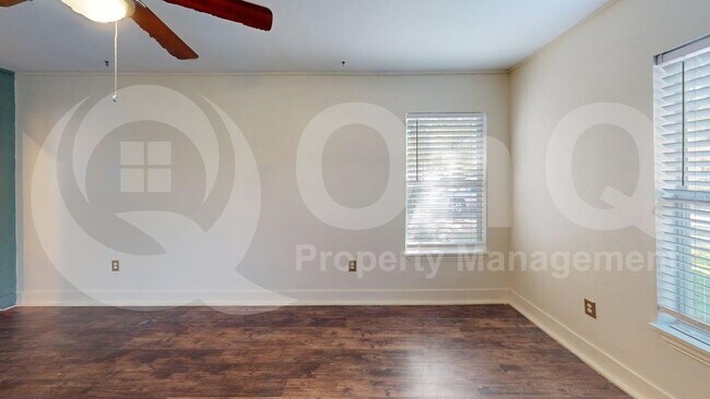 Foto del edificio - 1524 Hilltop Dr