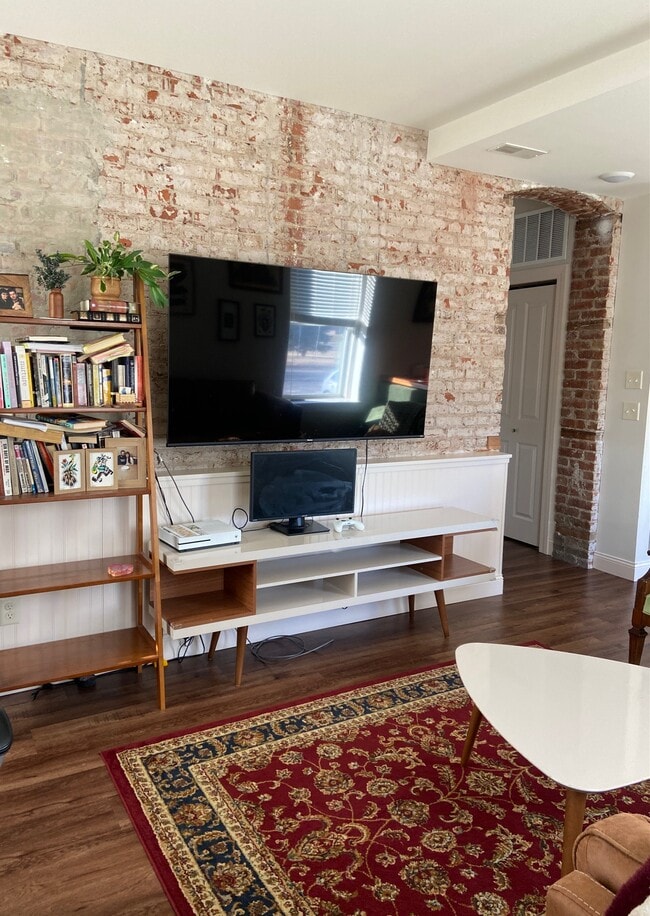 Sala de estar de la unidad 7 - 100 W 10th St