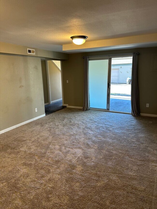 Foto del edificio - Gated Lakefront Rental Opportunity