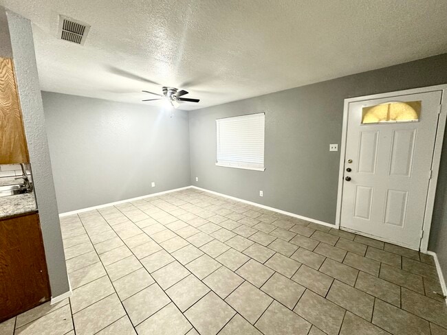 Building Photo - Hinkle Multi Home