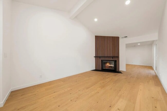 Building Photo - 5550 E Knoll Dr