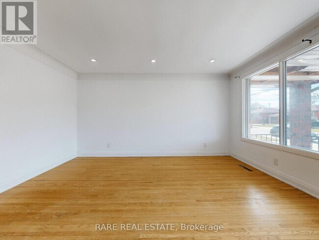 Photo du bâtiment - 359 E 42nd St