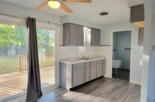 Foto del edificio - 3922 W 143rd St