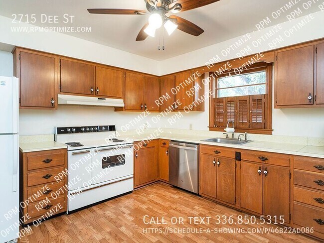Foto del edificio - 2715 Dee St