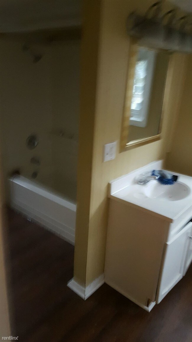 Building Photo - 4 br, 1 bath House - 307 S Mason St