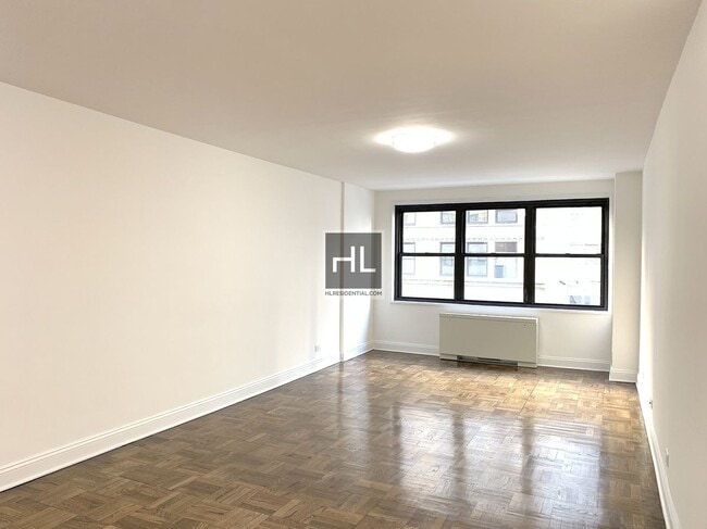 Building Photo - 5 AVENUE
