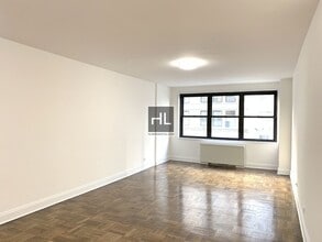 Building Photo - 5 AVENUE