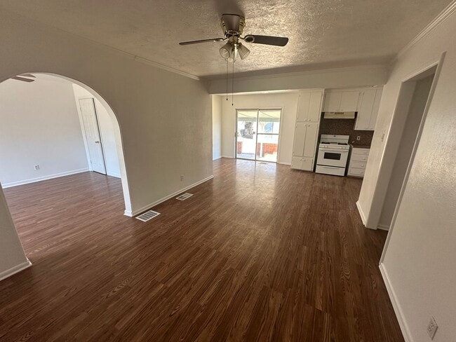 Building Photo - 1103 S 15th St