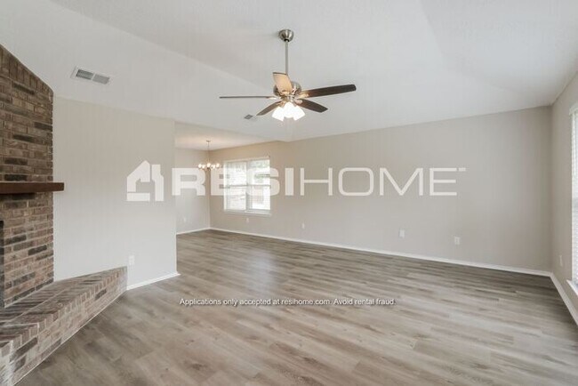 Foto del edificio - "Welcome Home! Get 1/2 month FREE RENT whe...