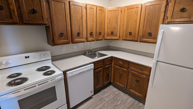 Photo du bâtiment - Mainstreet Fairmont Village Apartments