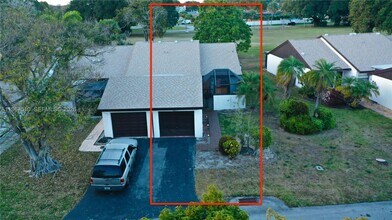 Building Photo - 9311 Wedgewood Dr
