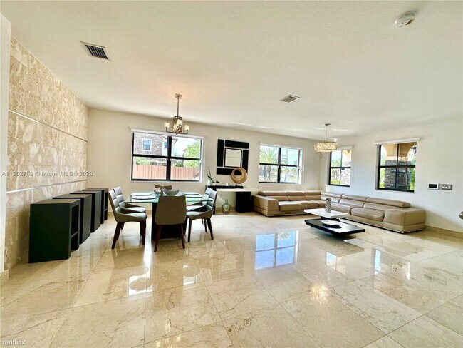 Foto del edificio - 4 br, 4 bath House - 8875 NW 99th Ct # 8875