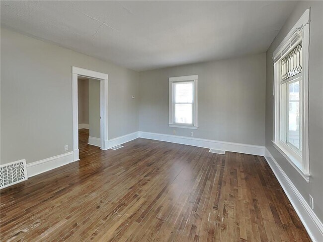 Foto del edificio - 4042 Clinton Ave