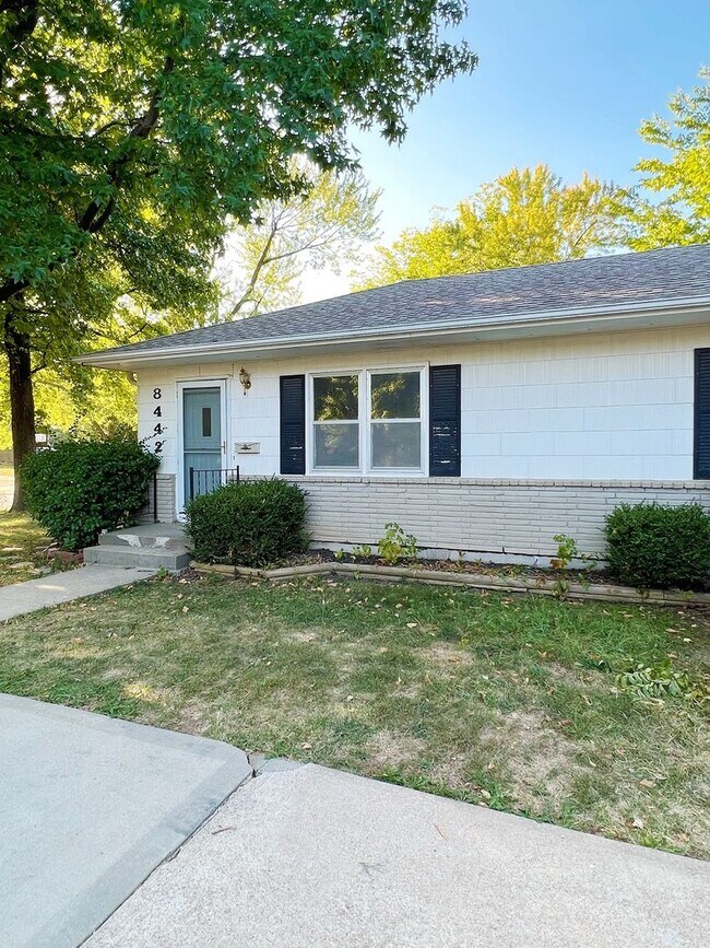 Foto del edificio - COMING SOON: Beautifully Updated Home in t...