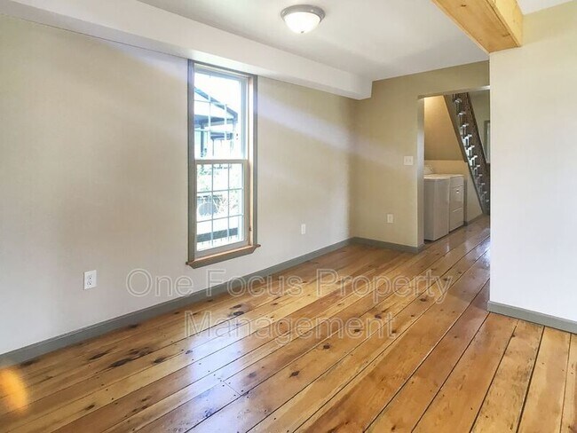 Building Photo - 297 S Jones St