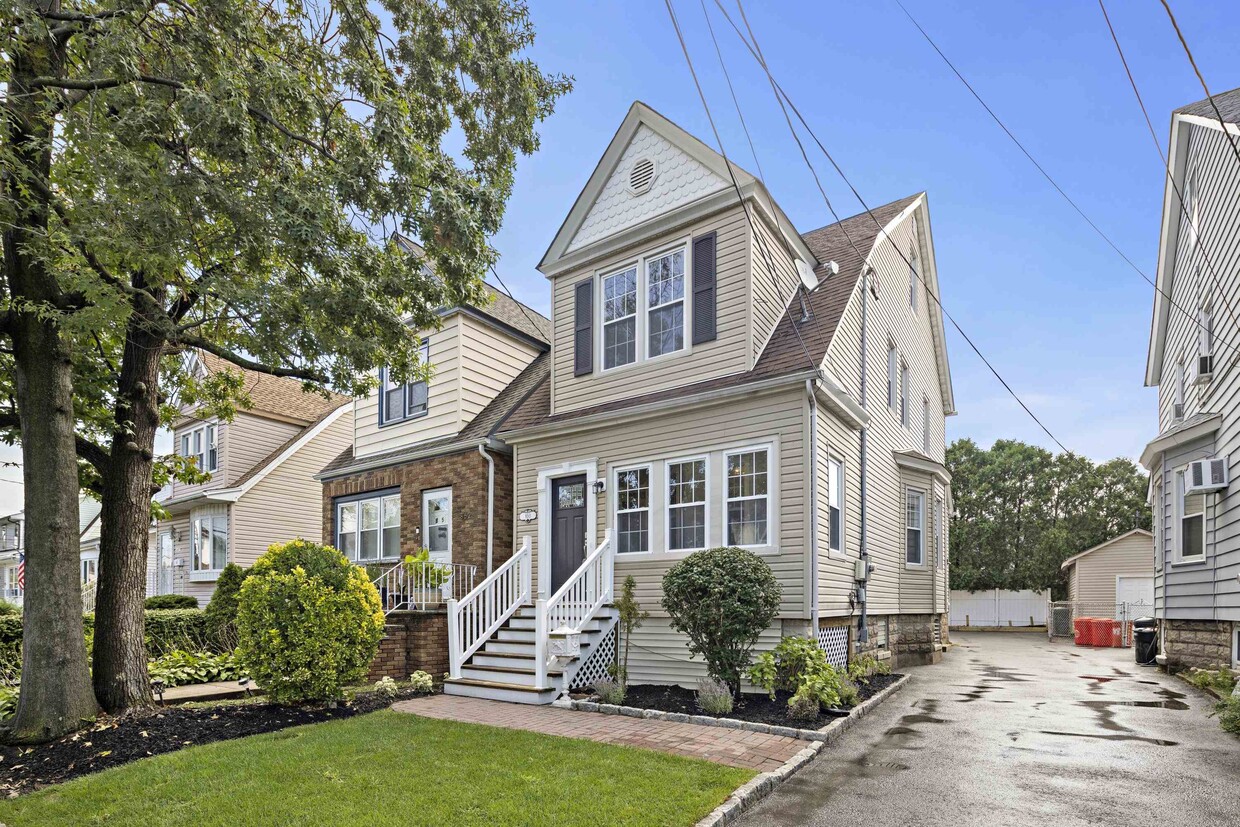 850 Devon St, Kearny, NJ 07032 Condo for Rent in Kearny, NJ