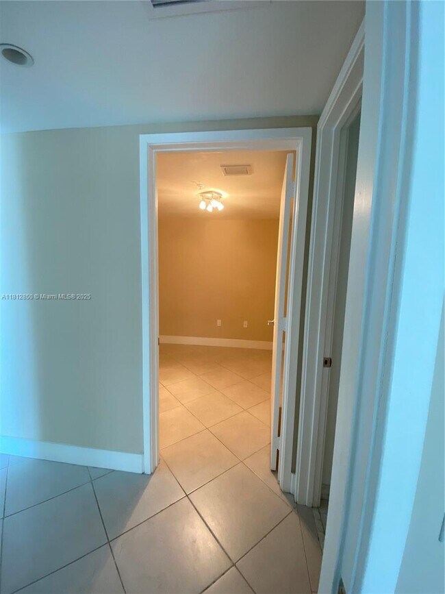Foto del edificio - 185 SW 7th St