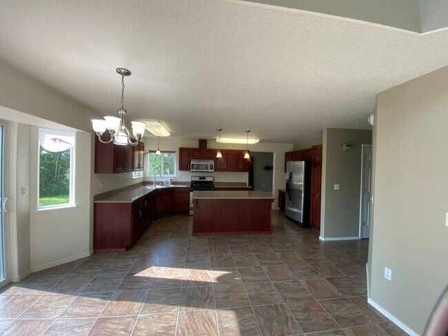 Foto del edificio - Immaculate 4 bedroom Single Family home in...