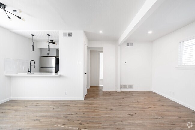 1BR, 1BA _ 724SF - Anderson Square Gardens