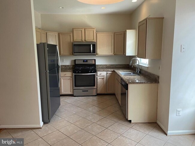Building Photo - 2463 Clover Field Cir