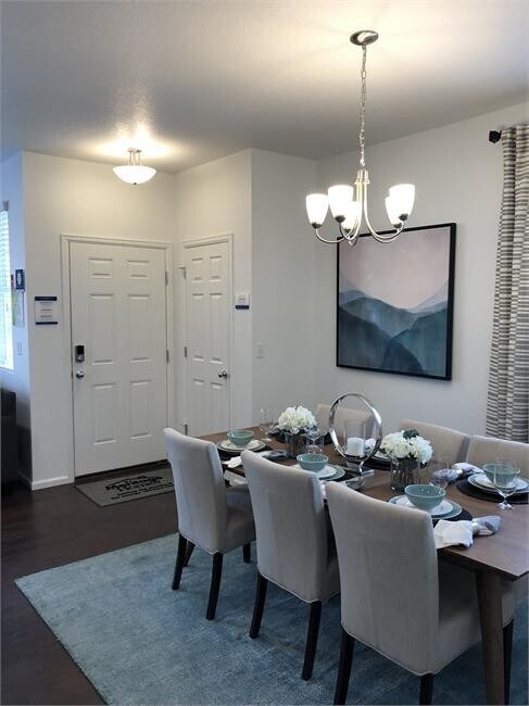 Foto del edificio - Modern Three Bedroom Townhome Available For Rent in Creekside