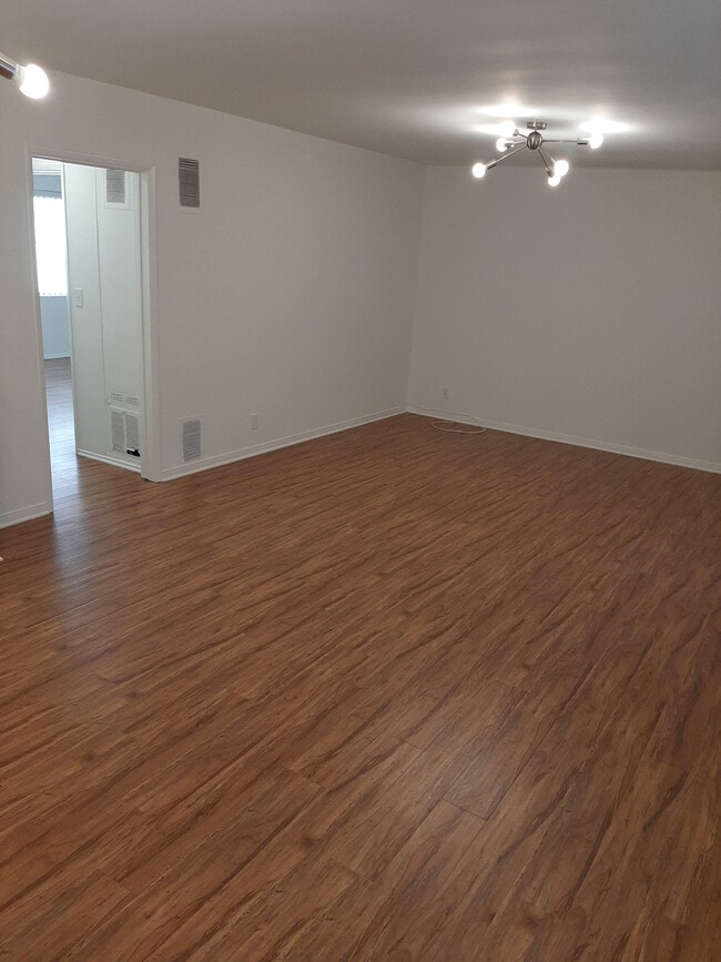 Building Photo - 14804 Dickens St