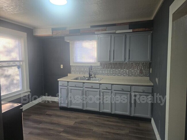 Foto del edificio - 222 Liberty Rd