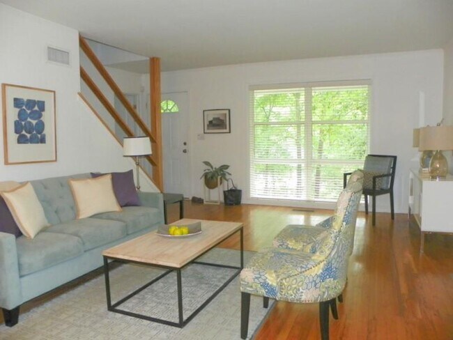 Building Photo - 2633 Ridgemore Rd NW