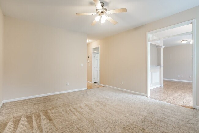 Building Photo - 8152 Rolling Glenn Dr