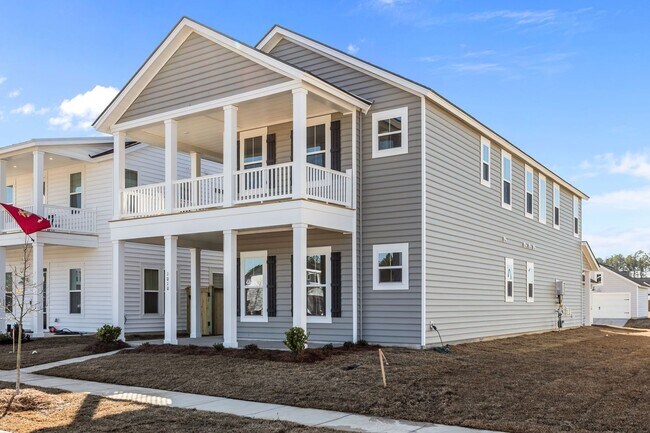 Foto del edificio - This brand-new home makes a statement from the moment you arrive!