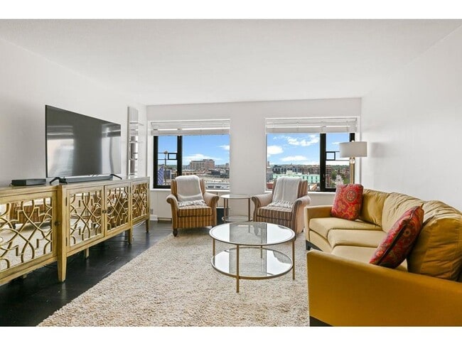 Building Photo - 15 S 1st St