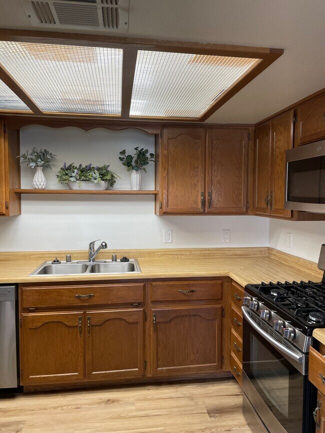 Foto del edificio - 6649 W Tropicana Ave