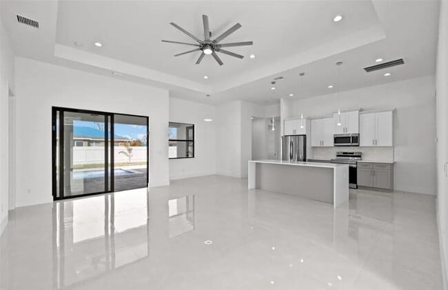 Foto del edificio - Luxury New Construction Pool Home for Rent...
