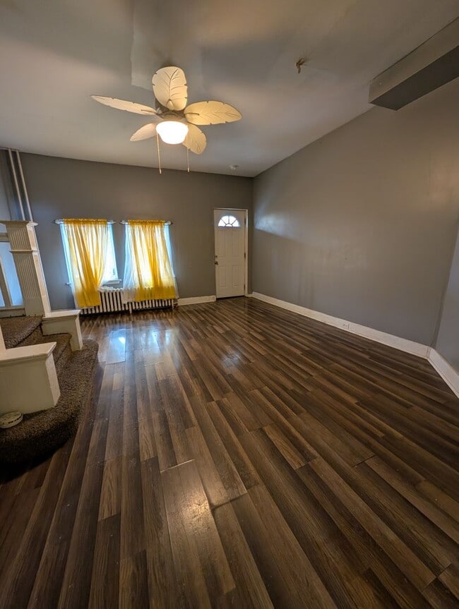 Building Photo - Well-maintained home.