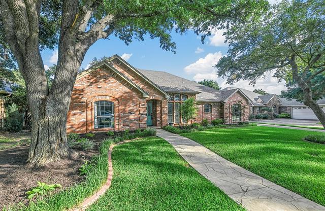 Foto del edificio - 2204 Sapphire Dr