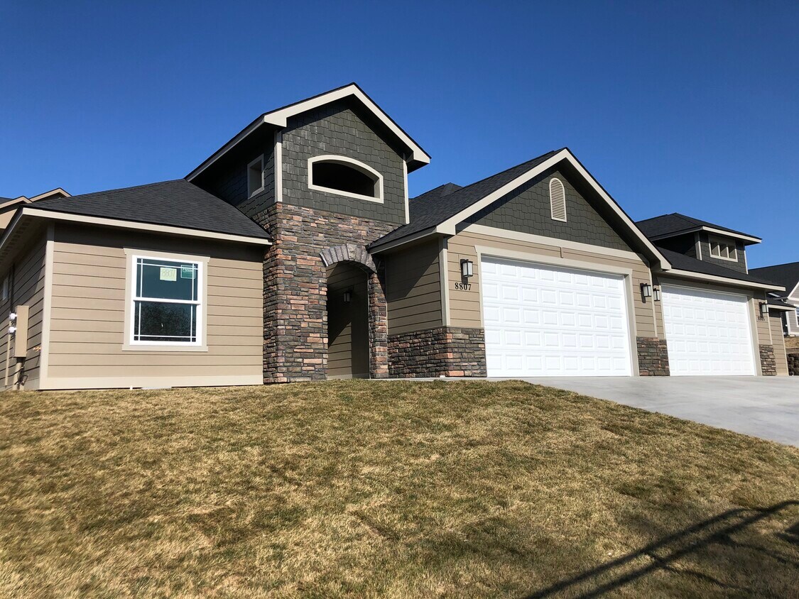 Foto principal - 8805 Juanita Dr